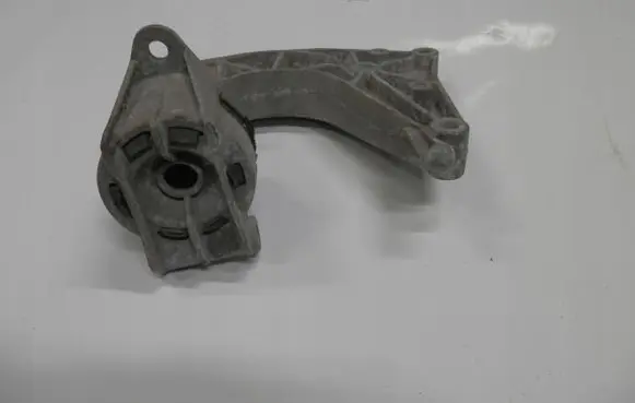 Opel Zafira A Engine mount bracket 24427641