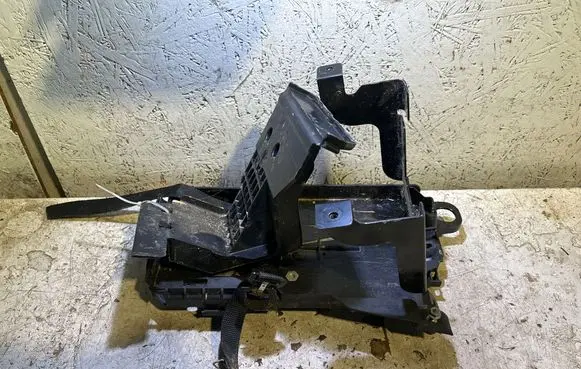 Volvo XC40 Battery box tray 6718606688