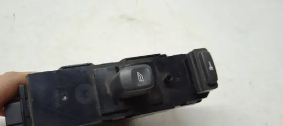 Volvo S60 Electric window control switch 30658117 02W37E