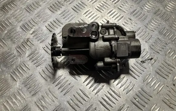 Mercedes-Benz C W205 Oil pump A6261800001