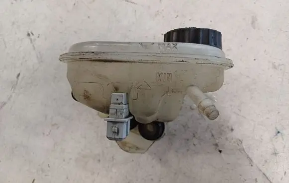 Audi A8 S8 D2 4D Brake fluid reservoir 