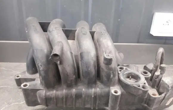Ford Galaxy Intake manifold 96MF-9424-BB