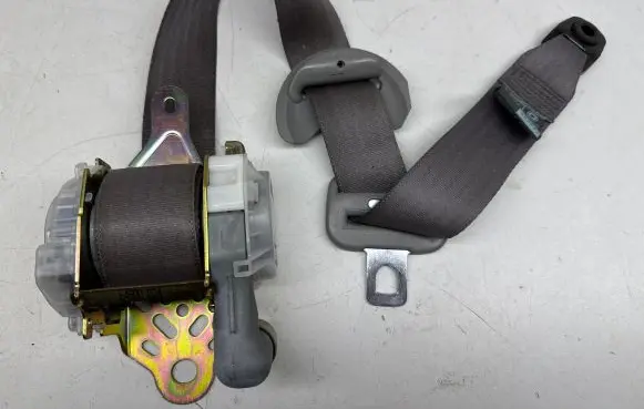 Lexus LS UCF30 Front seatbelt 7K4310P 0430020