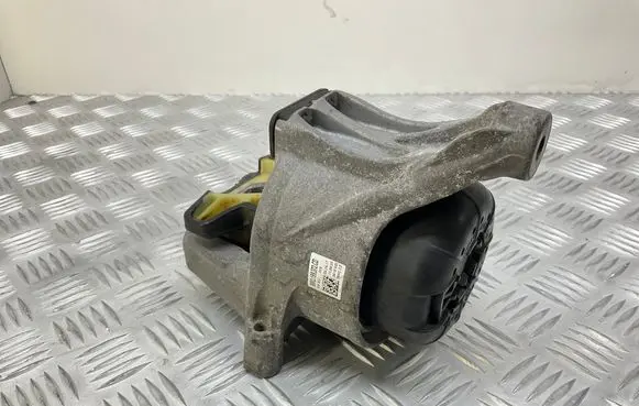Engine mount bracket