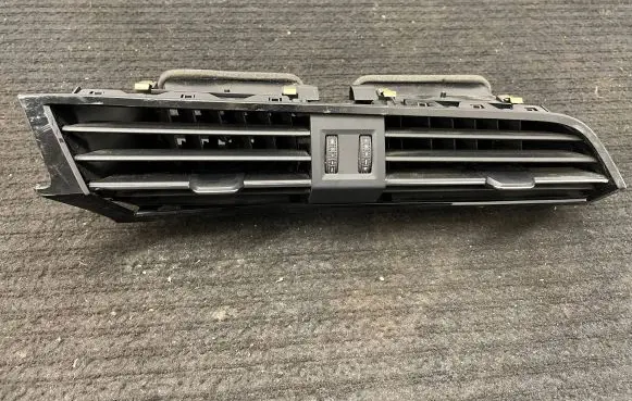 Audi Q3 F3 Dash center air vent grill 83B820903