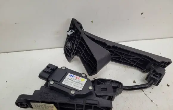 KIA Sportage Accelerator throttle pedal 327002S910