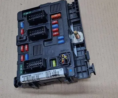 Peugeot 307 Fuse module 9650618480