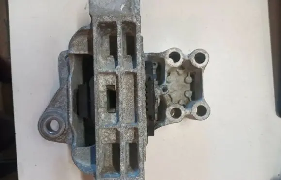 Volvo XC40 Engine mount bracket 32298324