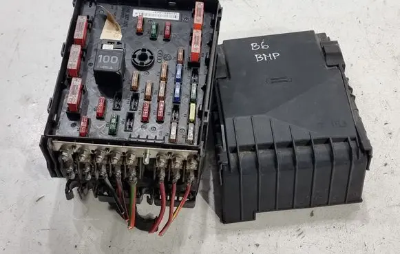 Volkswagen PASSAT B6 Fuse box set 3C0937125
