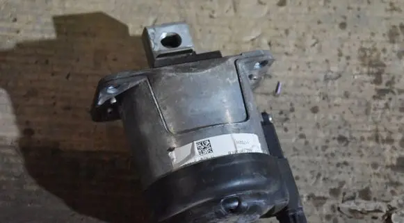 Porsche 992 Engine mount vacuum valve 992199384B