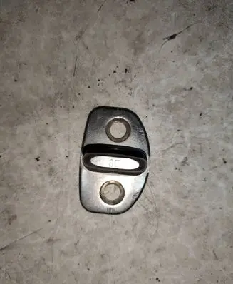 Audi A6 S6 C6 4F Front door lock loop/hook striker 8E0837033