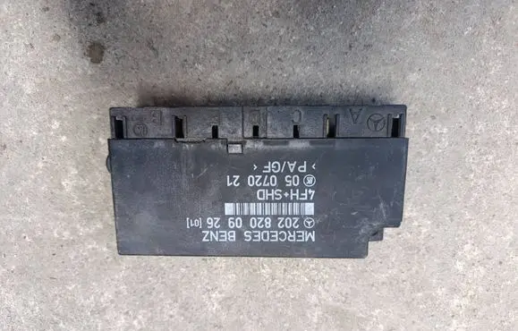 Mercedes-Benz C W202 Comfort/convenience module 2028200926