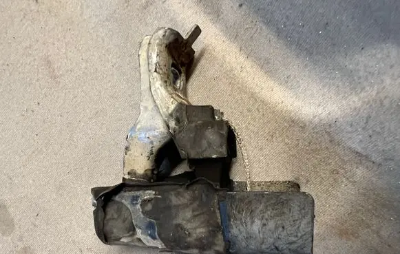Renault Clio III Muffler mount bracket/holder 