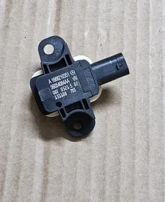Mercedes-Benz GL X166 Airbag deployment crash/impact sensor A1668210351 56054084AA