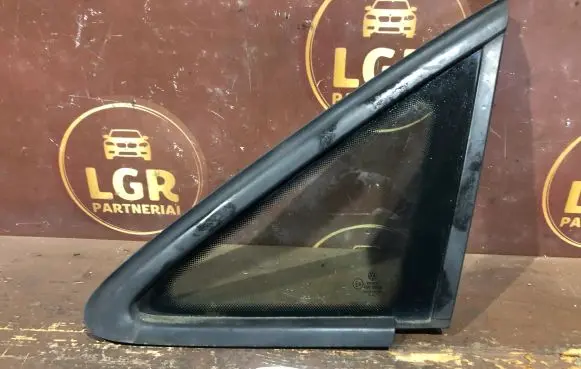 Volkswagen Touran I Front triangle window/glass 43R00048