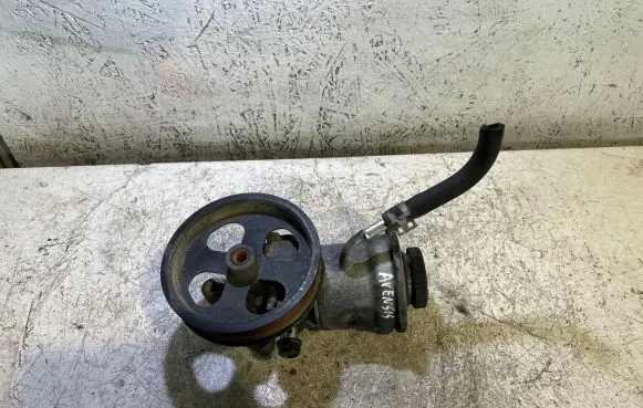 Toyota Avensis T250 Power steering pump