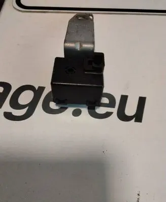 Toyota Land Cruiser (J120) Horn buzzer relay 8665251010