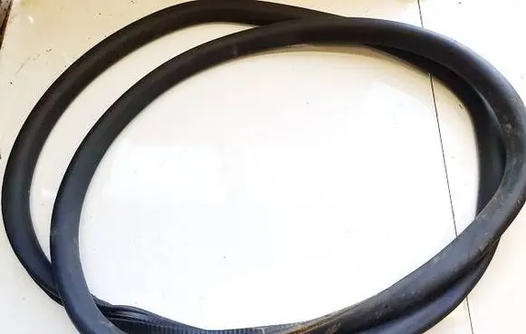 Volkswagen PASSAT B7 Rubber seal rear door 3C9867913B