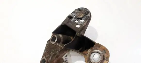 Volkswagen PASSAT B5 Engine mounting bracket 4b0199351b