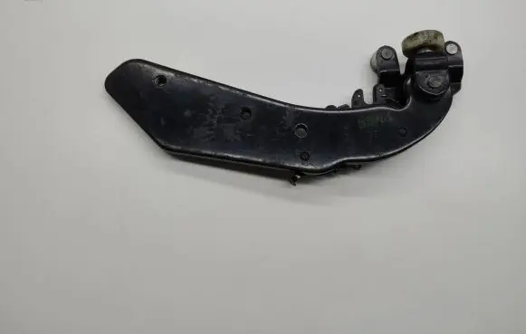 Mercedes-Benz V Class W447 Sliding door lower roller guide/hinge A4477600647 ZGS103213