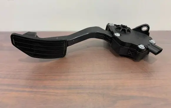 Subaru Ascent Accelerator throttle pedal 36010FL021 1988001171 04E06E00758