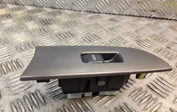 Lexus IS 220D-250-350 Other switches/knobs/shifts 8403053020