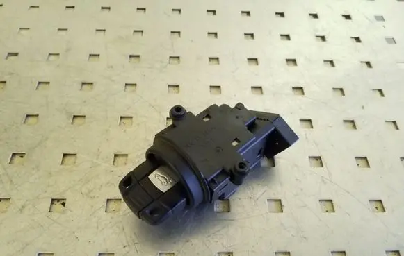 BMW 5 E60 E61 Ignition lock 695472215 10862510