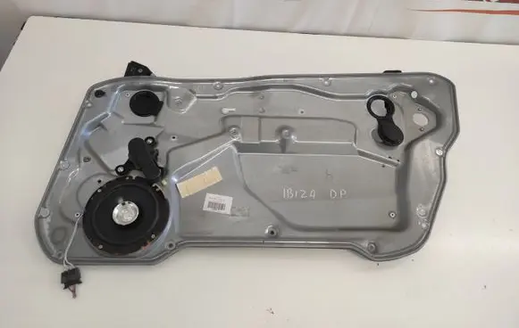 Seat Ibiza III (6L) Front door manual window regulator 6L3837756AB