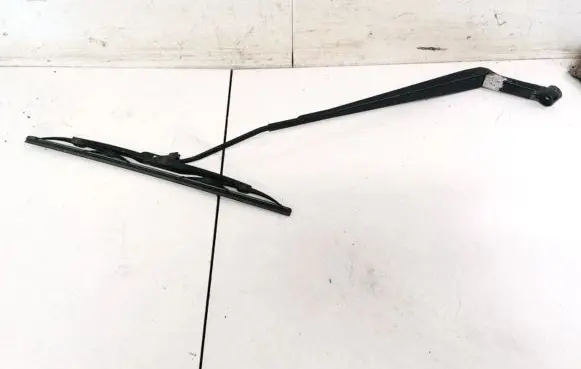 Toyota Avensis T250 Front wiper blade arm