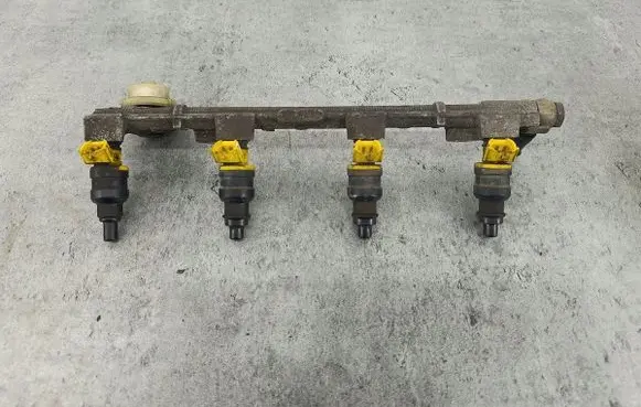 Toyota Avensis T220 Fuel main line pipe 
