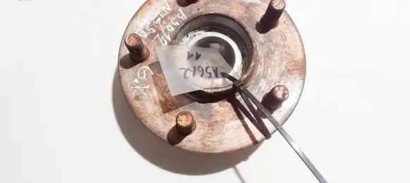 Nissan Primera Rear wheel hub