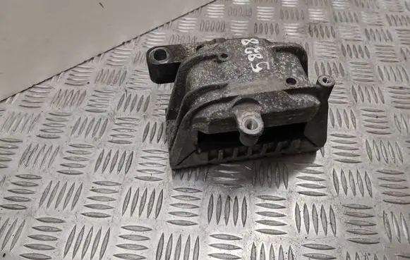 Volkswagen PASSAT B6 Engine mount bracket 3C0199262