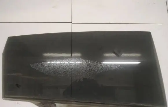 Toyota Corolla Verso AR10 Rear door window glass AS2