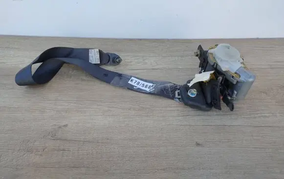 Hyundai H200 Front seatbelt 0427030