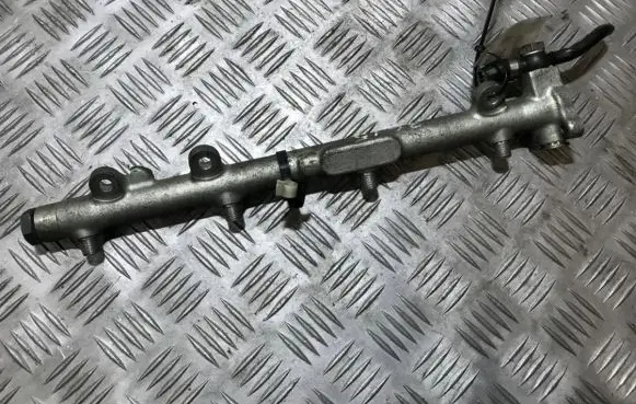 Mercedes-Benz C W202 Fuel main line pipe 0445214004 a6110700095
