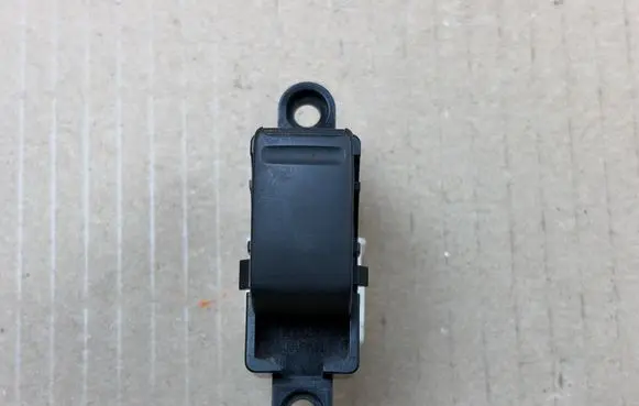 Nissan Navara D22 Electric window control switch 