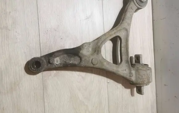 Volvo XC90 Front lower control arm/wishbone