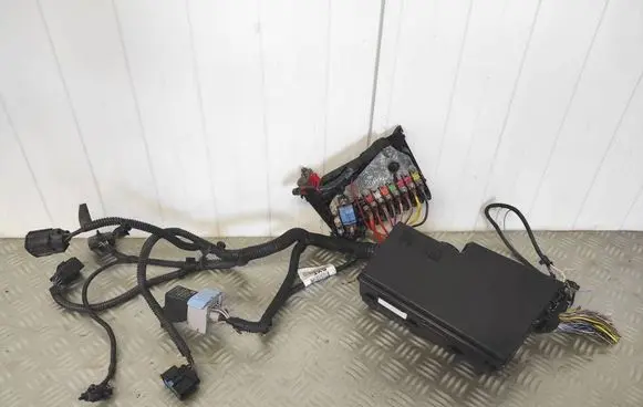 Ford Kuga II Fuse box set AV6T14A142AB 21184 E00027328