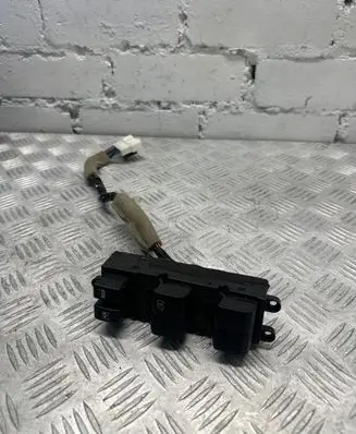 Subaru Legacy Electric window control switch 157526
