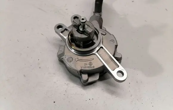 Toyota Avensis T270 Oil pump ST839M1 07091510