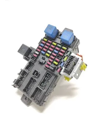 Hyundai Santa Fe Fuse module 9540026501 0KA500R