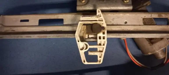 Peugeot 206 Front window lifting mechanism without motor