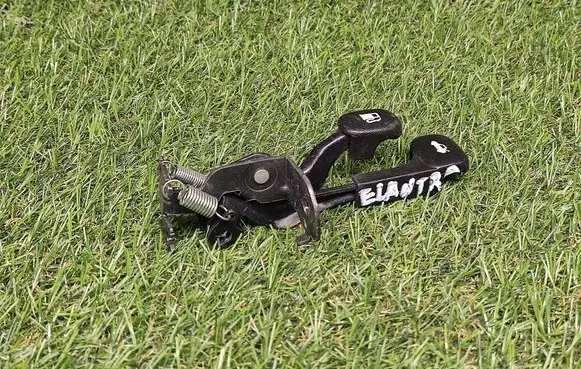Hyundai Elantra Engine bonnet (hood) release handle 