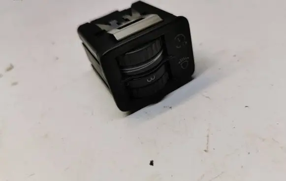 Headlight/headlamp dust cover
