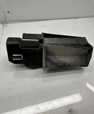 Front bumper mounting bracket
