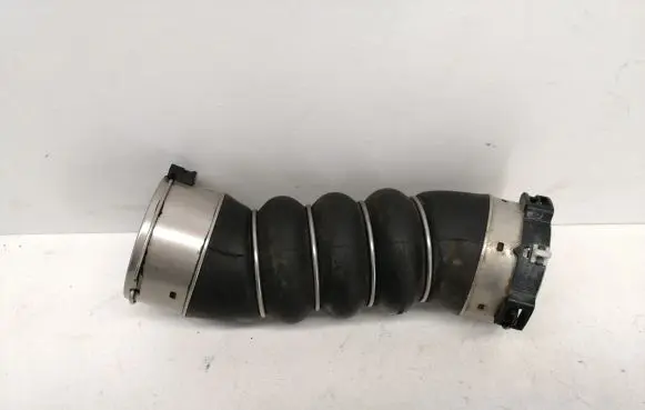 BMW 5 G30 G31 Intercooler hose/pipe 8571024