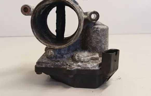 Volkswagen PASSAT B7 Throttle valve 03L128063K A2C53369978