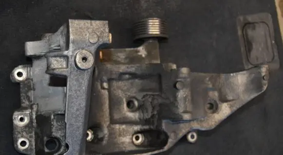 BMW 5 E60 E61 Generator/alternator bracket 7802639 13992010