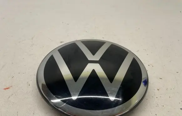 Volkswagen Tiguan Manufacturer badge logo/emblem 5NA853601M 00093946 25569100