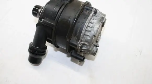 BMW 4 F32 F33 Water pump 8637953